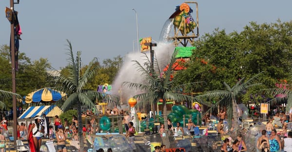 Hurricane Harbor Rockford by null