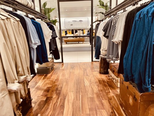 Banana Republic by null