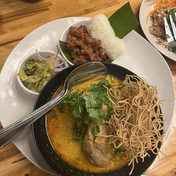 Manaow - Chiang Mai special - khao soi (5/5) and fried pork (3/5) - Thai Near Me - Long Beach, California