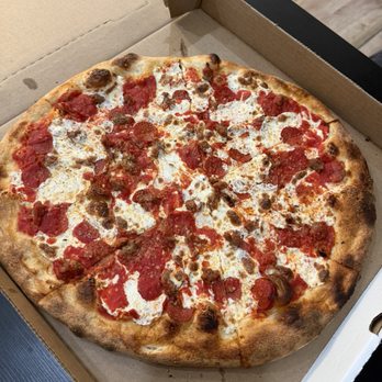 Grimaldi's Pizzeria - 16" pepperoni and sausage pizza - Pizza Near Me - Las Vegas, Nevada