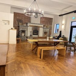 Catapult Coffee & Studio - Big comfy back room