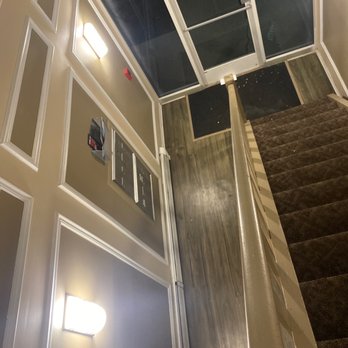 Green Oaks Apts - new 2020 front door entrance nice flooring always clean - Apartments Near Me - Palos Hills, Illinois Green Oaks Apts - new 2020 front door entrance nice flooring always clean - Apartments Near Me - Palos Hills, Illinois