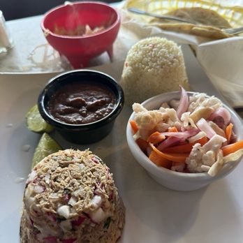 La Pupusa Loca - Salpicón arroz frijoles y escabeche - Salvadoran Near Me - Houston, Texas La Pupusa Loca - Salpicón arroz frijoles y escabeche - Salvadoran Near Me - Houston, Texas
