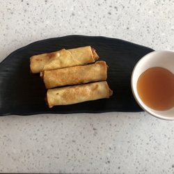 D & V Vietnamese & Thai Family Restaurant - Spring rolls