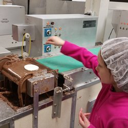 Van Otis Chocolates - Making a marshmallow Easter egg
