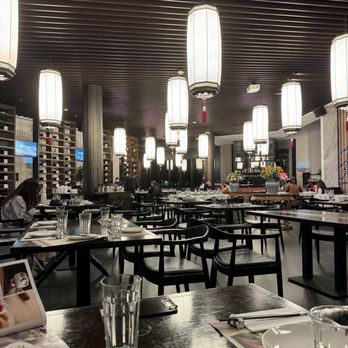 Meizhou Dongpo Restaurant - Interior - Szechuan Near Me - Arcadia, California