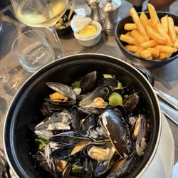 Le Marmiton - Moules Poullete and Frites