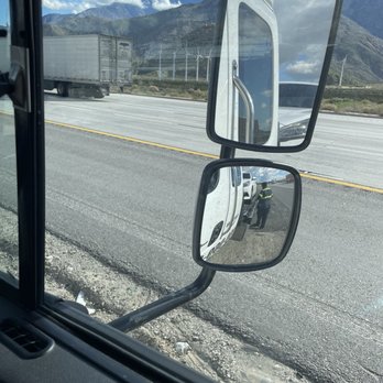 E&C Towing - Carlos, hooking up my vehicle, while I watch from the safety of his truck. - Towing Near Me - Desert Hot Springs, California E&C Towing - Carlos, hooking up my vehicle, while I watch from the safety of his truck. - Towing Near Me - Desert Hot Springs, California