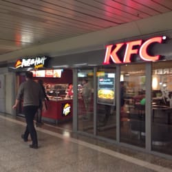 KFC - Der Pizza Hut ist mit in den KFC eingegliedert.