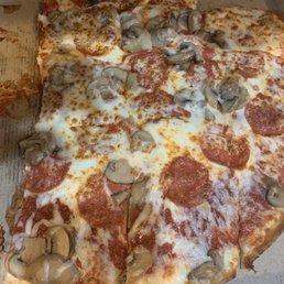 Xtra sauce xtra cheese mushroom pepperoni