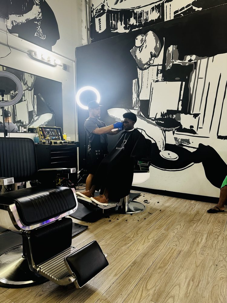 NATURALLY CUTZ - Updated July 2025 - 29 Photos - 1718 Fry Rd, Houston ...