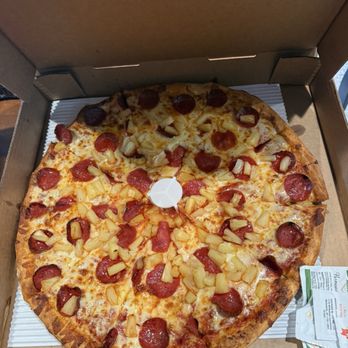 SF Hole In The Wall Pizza - Pep / Pineapple Pizza - Pizza Near Me - Riverside, California