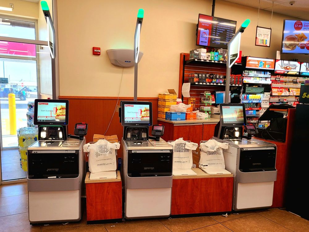 PILOT TRAVEL CENTER Updated July 2024 34 Photos 100 S Poplar