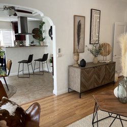 Five Starr Staging - Entry to Dining Area