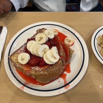 IHOP - Thick N Fluffy Strawberry Banana French Toast - American Near Me - SPRING LAKE, North Carolina