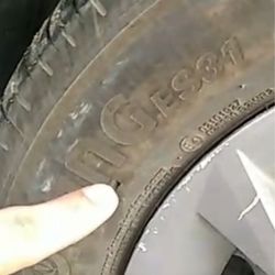 Easy Way Rent a Car - When return they point the hole said I make this