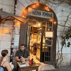 Taverna Romana - Cute place on the outside.
