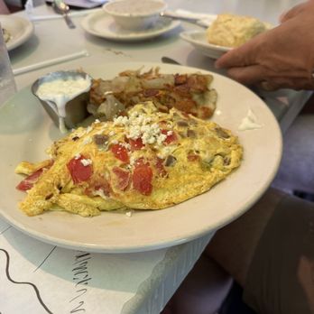 Moon Hut Restaurant - Santorini Omelette - New American Near Me - Cape Canaveral, Florida