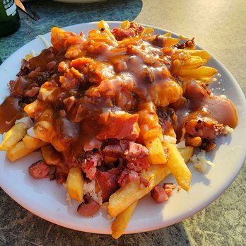 Restaurant Carole - Smoked meat poutine - Pizza Near Me - Lachute, Quebec Restaurant Carole - Smoked meat poutine - Pizza Near Me - Lachute, Quebec