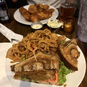 Broad Ripple Brewpub - Vegan Brewpub BLT with seitan bacon - Vegetarian Near Me - Indianapolis, Indiana