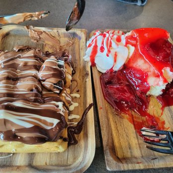 Melt n’ Dip - Brownie waffle and strawberry cheesecake - Creperies Near Me - Willowbrook, Illinois