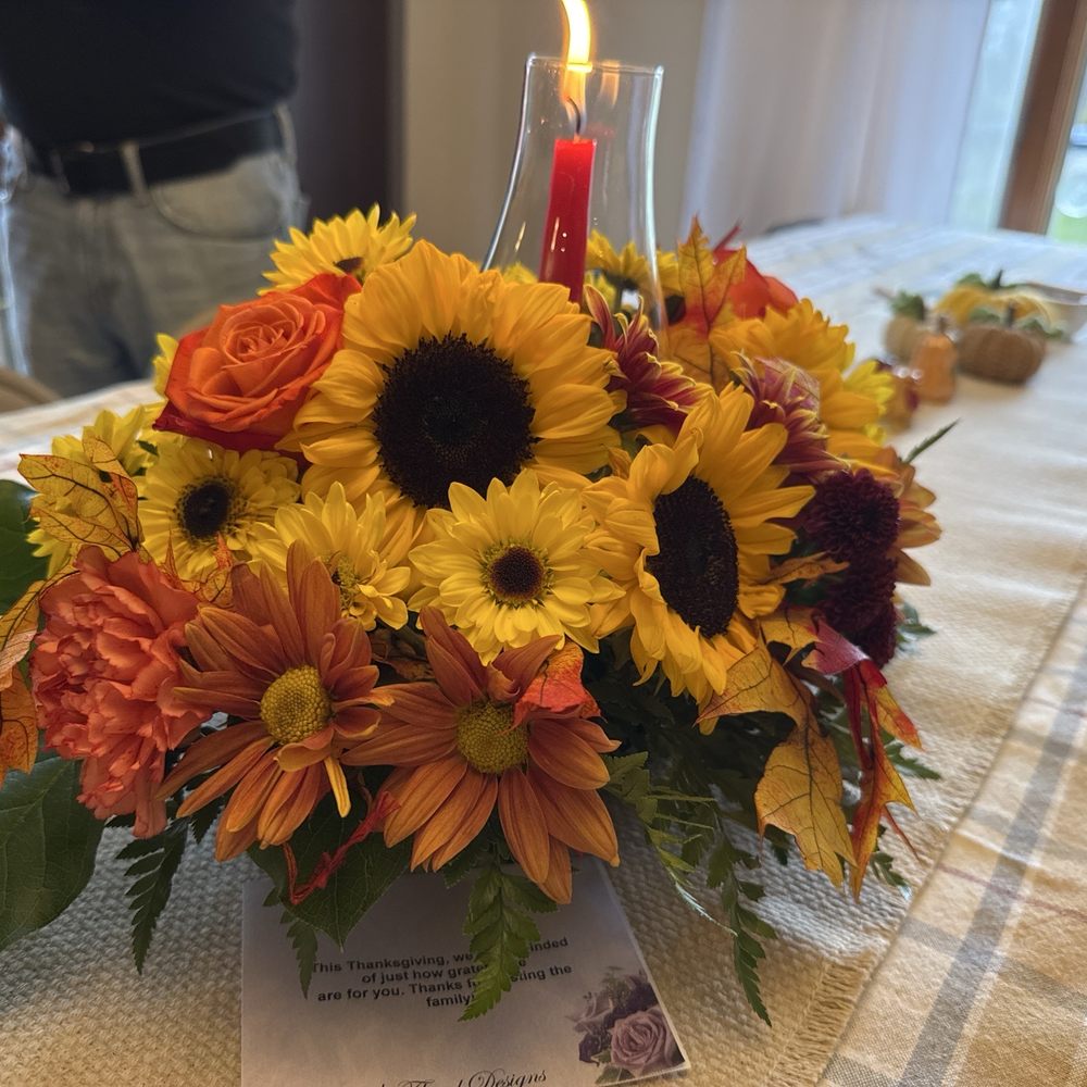Andree's Floral Designs - Picture of the centerpiece - Florists Near Me - Greenfield, Indiana Andree's Floral Designs - Picture of the centerpiece - Florists Near Me - Greenfield, Indiana