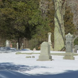 Evergreen Cemetery - Some huge and old trees.