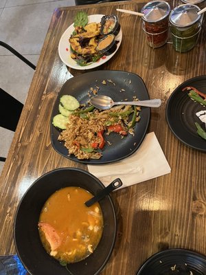 D E THAI KITCHEN 2 by null