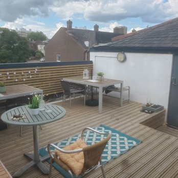The White Star Tavern - Rooftop deck for lounging in the sun. - Hotels Near Me - Southampton, HAM The White Star Tavern - Rooftop deck for lounging in the sun. - Hotels Near Me - Southampton, HAM