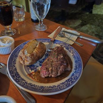 Dobbin House Tavern - Lamb Chops - Bars Near Me - Gettysburg, Pennsylvania