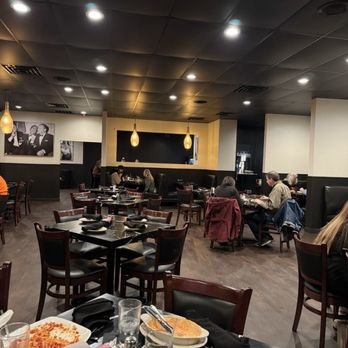 Vito's Italian Kitchen - Dining room - Italian Near Me - Granbury, Texas Vito's Italian Kitchen - Dining room - Italian Near Me - Granbury, Texas