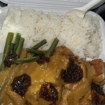 Doms Chibog - Crispy kare-kare (with lechon belly) is bomb! The sauce is great! Bagoong automatic. - Food Trucks Near Me - Waipahu, Hawaii