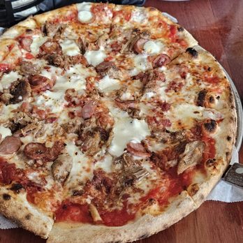 Nola Mia - IG: tonylameats |Porky 17 tomato sauce, fresh mozzarella, provolone, pulled pork, smoked sausage, bacon, red pepper flakes, & Steen's syrup - Pizza Near Me - Ponchatoula, Louisiana