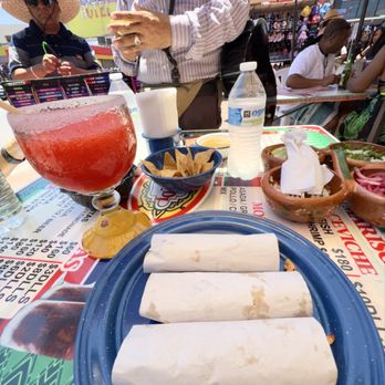 Restaurant Garibaldi - Chicken soft shell tacos, chips & salsa, and strawberry margarita. - Bars Near Me - Ensenada, BCN Restaurant Garibaldi - Chicken soft shell tacos, chips & salsa, and strawberry margarita. - Bars Near Me - Ensenada, BCN