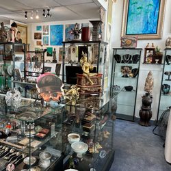Robyn Buntin Of Honolulu Gallery - Next to fine porcelains and ceramics, you'll find silly Swedish masquerade masks, and all types of unexpected delights :)