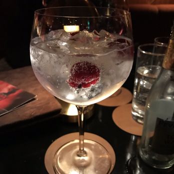 9 Below Bar - Gin & Tonic - Cocktail Bars Near Me - Dublin, D