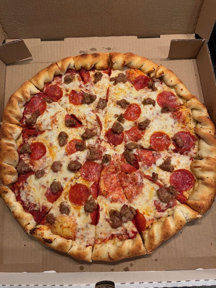 Food from Mendi's Pizza