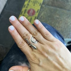 Light pink/natural dip nails