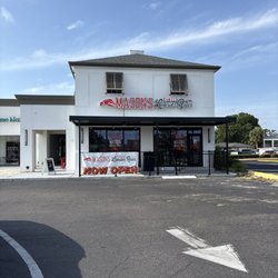 Mason’s Famous Lobster Rolls - Store front