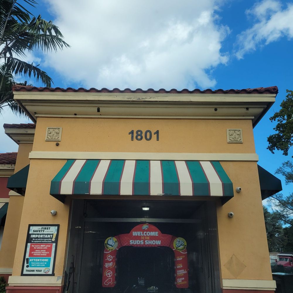 Zips Car Wash - Entrance to Car Wash - Car Wash Near Me - Miramar, Florida
