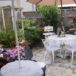 Lavender Blu Boutique - Cozy courtyard - good for relaxing while my wife was shopping