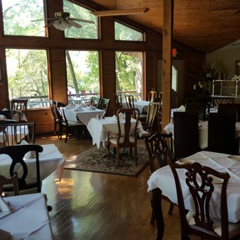 PJ's River Run Restaurant - Dining Room - American Near Me - Norfork, Arkansas