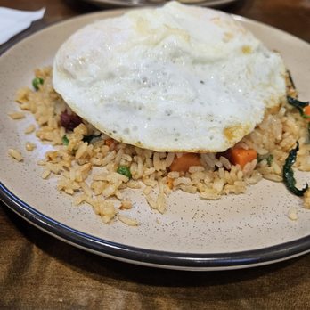 Mojo’s Eatery - Pork belly fried rice with over easy egg - Cafes Near Me - Salida, Colorado