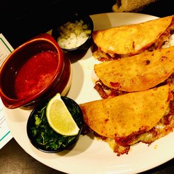 Los Cantaros - Quesabirrias delicious