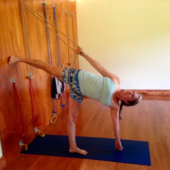 Experience Iyengar Yoga - Using ropes help with alignment and feeling better - Yoga Near Me Experience Iyengar Yoga - Using ropes help with alignment and feeling better - Yoga Near Me