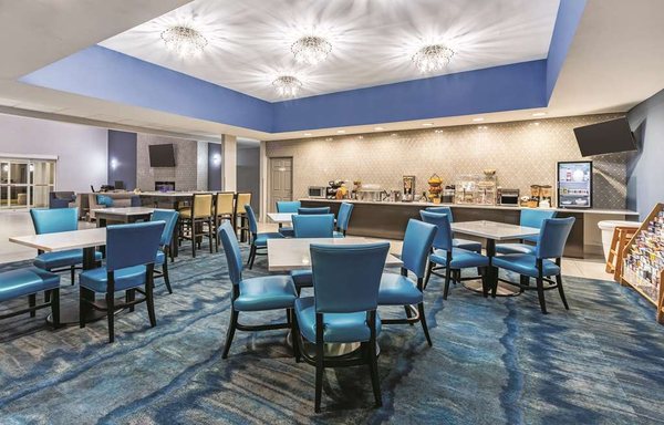 La Quinta Inn & Suites by Wyndham Phoenix I-10 West by null