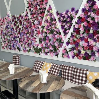 Eleon Pizza & Pastry - sitting area- - Pizza Near Me - Jacksonville, Florida