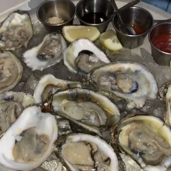 Lilly's - $1 HH oysters - Tapas/Small Plates Near Me - White Plains, New York