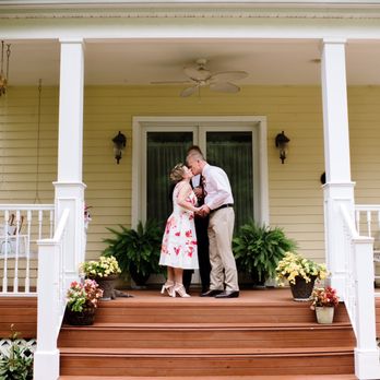 Amber House Bed & Breakfast - You may now kiss the bride! - Bed & Breakfast Near Me - Rocheport, Missouri Amber House Bed & Breakfast - You may now kiss the bride! - Bed & Breakfast Near Me - Rocheport, Missouri