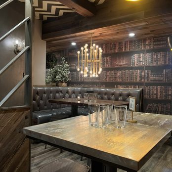 Somo Manayunk - Seating in bar area - New American Near Me - Philadelphia, Pennsylvania Somo Manayunk - Seating in bar area - New American Near Me - Philadelphia, Pennsylvania